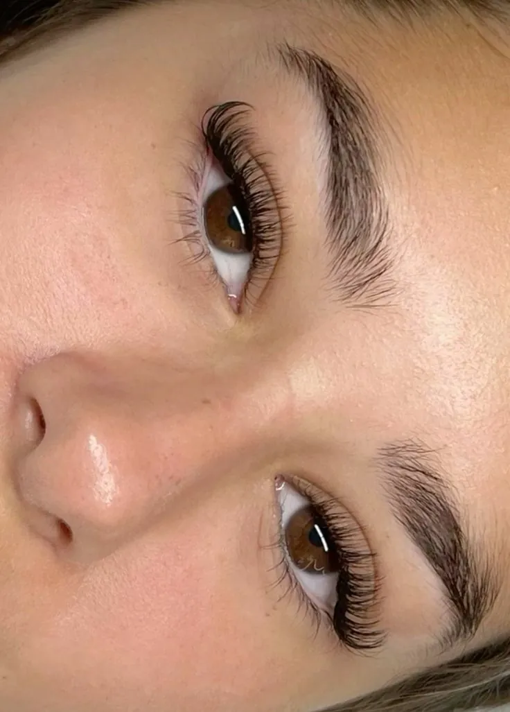 Extension de cils réalisée au salon